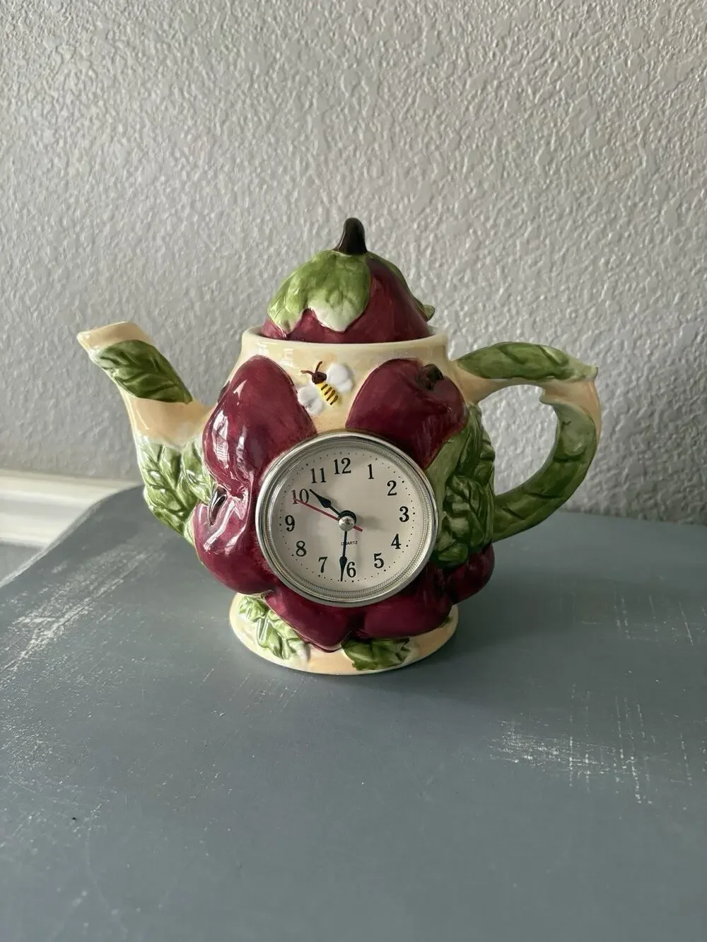 Pure Art Arol Endies 3D Apple Teapot Clock In Working Condition Hand Painted